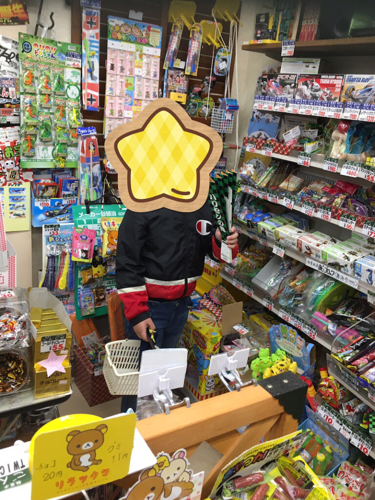 o1080144014933953659 768x1024 - ４月２９日　toiro新吉田　　駄菓子屋さん