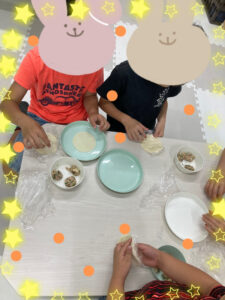 o1915255314984012241 225x300 - みんなで作る手作り餃子☺♬