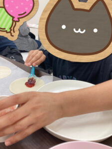 o0480064015114283388 225x300 - 5月７日　toiroかしわ台　☆フルーツピザを作ろう☆