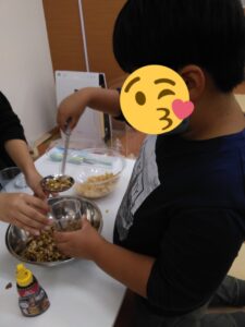 o0810108015181293705 225x300 - 9月22日(木)☆toiro天王町☆【パフェ作り】