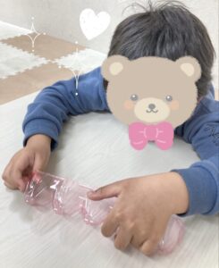 sagami 1 245x300 - 2023.3.9 toiro相模原第２教室　壁面『青虫』