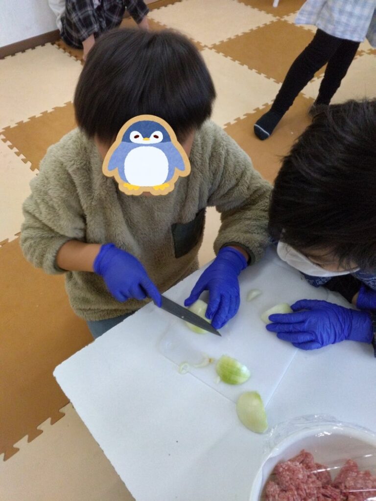 t 154 768x1024 - 2024/03/14 ★toiroいずみ中央★　「ハンバーガーを作っちゃおう！！」の巻￼