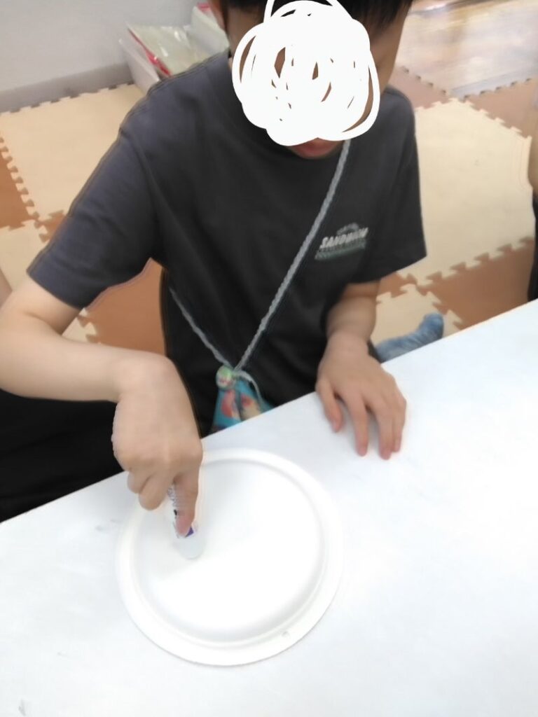 ◎ 7月 9日(火) toiro東戸塚◎紙皿魚工作 t 79 768x1024 - ◎ 7月 9日(火) toiro東戸塚◎紙皿魚工作