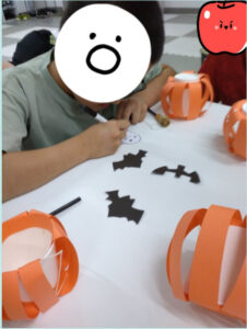 700de10fc06b9311b517898d989d6720 226x300 - toiro二宮　10月15日（火）ハロウィーンモビールを作ろう！