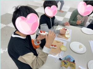 71b0f8b8cb1f8bc6bd6bc94a6fb1cbd0 300x224 - ☆トイロ宮前平5/12☆『こいのぼりサンドイッチ』
