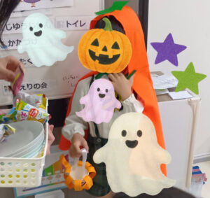 a8d61f699290817f3fba55bb1cd0a79e 300x283 - トイロ黒川⭐︎10月27日(月)⭐︎　ハロウィン工作