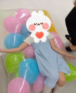 60bdf378f5d97f8b7dad59efa192de58 245x300 - トイロ衣笠　風船遊び