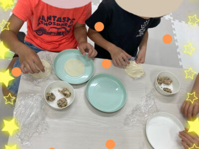 o1915255314984012241 400x300 - みんなで作る手作り餃子☺♬