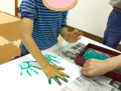 87d9ead4930f41f7491433f65d81b560 400x300 - 12月1日（木）　toiro愛川　☆壁面製作（クリスマスツリー）☆