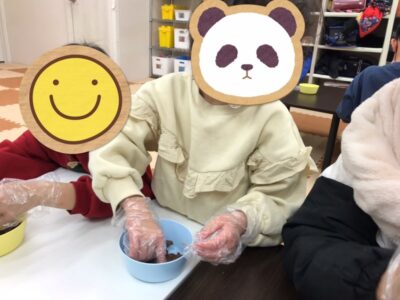 b90aee65b05fab87fc0a123c5e1bc15a 2 400x300 - ♧toiro日吉♧　1月17日(木) チョコバナナ作り