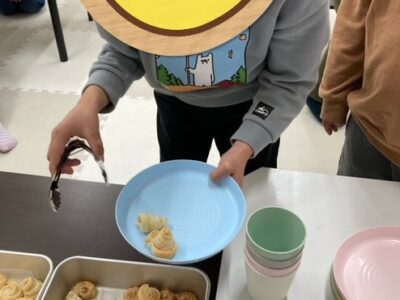 f58eaabbbd712e7aacc29996b610b874 400x300 - １月１２日☆　一口シナモンロールを食べよう！！￼