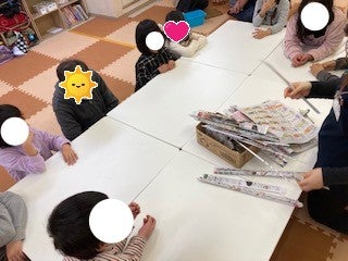 0c61167be4b31e94484226eec96cf2f3 - 　2023年2月3日(金) ☆toiro伊勢原☆　　　　　　　チラシでこま作り￼