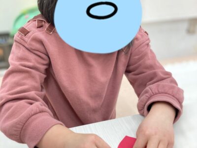 27f3c3f521c45070f911c55c73f060d7 3 400x300 - 2023.02.14　toiro相模原第２教室『ハートのモビール作り』￼