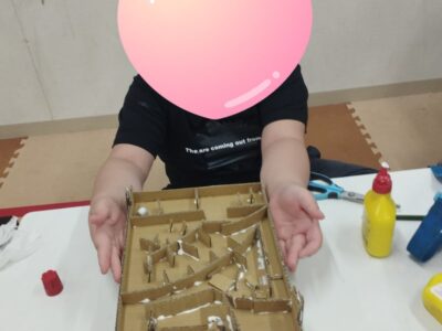 ☆toiro鶴見☆段ボール迷路! t 2 400x300 - ☆toiro鶴見☆段ボール迷路!