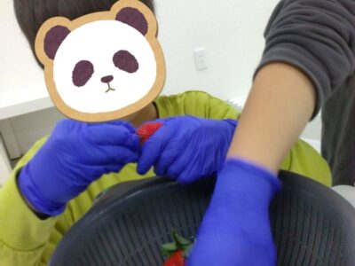 t 4 400x300 - toiro二宮　11月30日　(木曜日)　フルーツ飴づくりに挑戦しました！