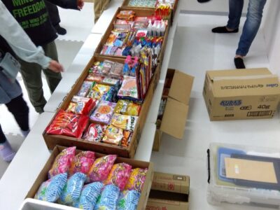 2月16日 toiro開成 駄菓子屋さんが来た!! t 157 400x300 - 2月16日 toiro開成 駄菓子屋さんが来た!!
