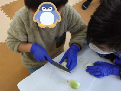 t 154 400x300 - 2024/03/14 ★toiroいずみ中央★　「ハンバーガーを作っちゃおう！！」の巻￼