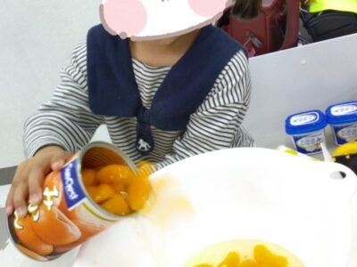 t 93 400x300 - toiro二宮　4月11日（木）フルーツヨーグルトを作ったよ！　￼