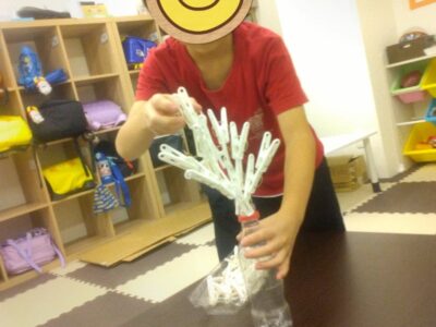 t 81 400x300 - 9/3(火)　★toiro桜ヶ丘第二教室★　【ミニゲーム　ぐらぐら洗濯ばさみタワー】