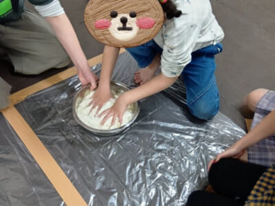 48f1500b3153961bde3588f63c65427d 400x300 - 3月29日＊toiro小田栄　第2教室 小麦粉粘土遊び