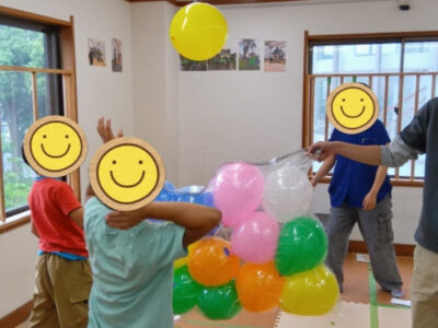 f4abfd9179fb76694115080ac2fbd827 400x300 - 2025.6.14☆toiroいずみ中央☆「風船ベッドで遊ぼう」の巻