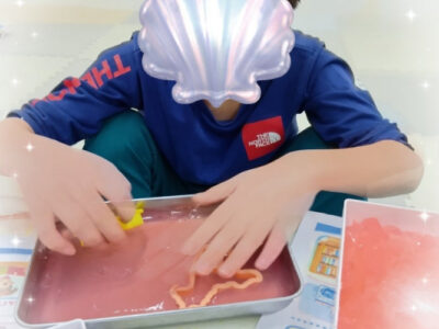 ☆トイロ宮前平3/4☆『寒天感触遊び』 2ec7de813dbb5c038ec466e9213ab9c5 400x300 - ☆トイロ宮前平3/4☆『寒天感触遊び』